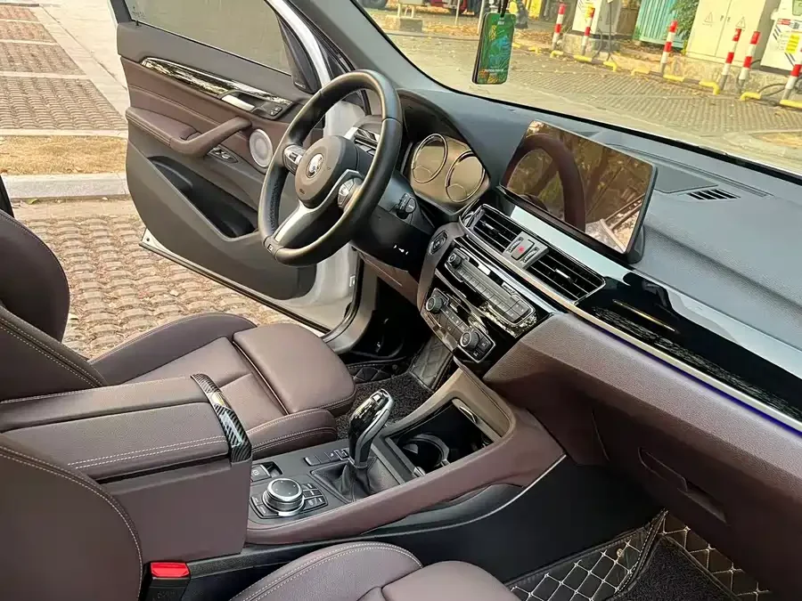 BMW X1 2022 sDrive25Li Leading Edition - миниатюра 6