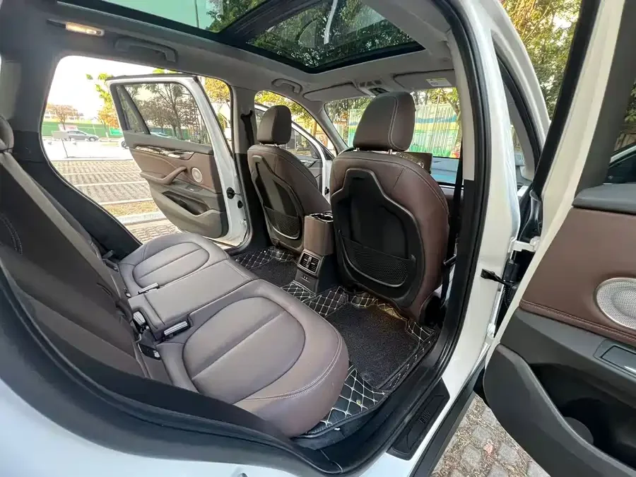 BMW X1 2022 sDrive25Li Leading Edition - миниатюра 10