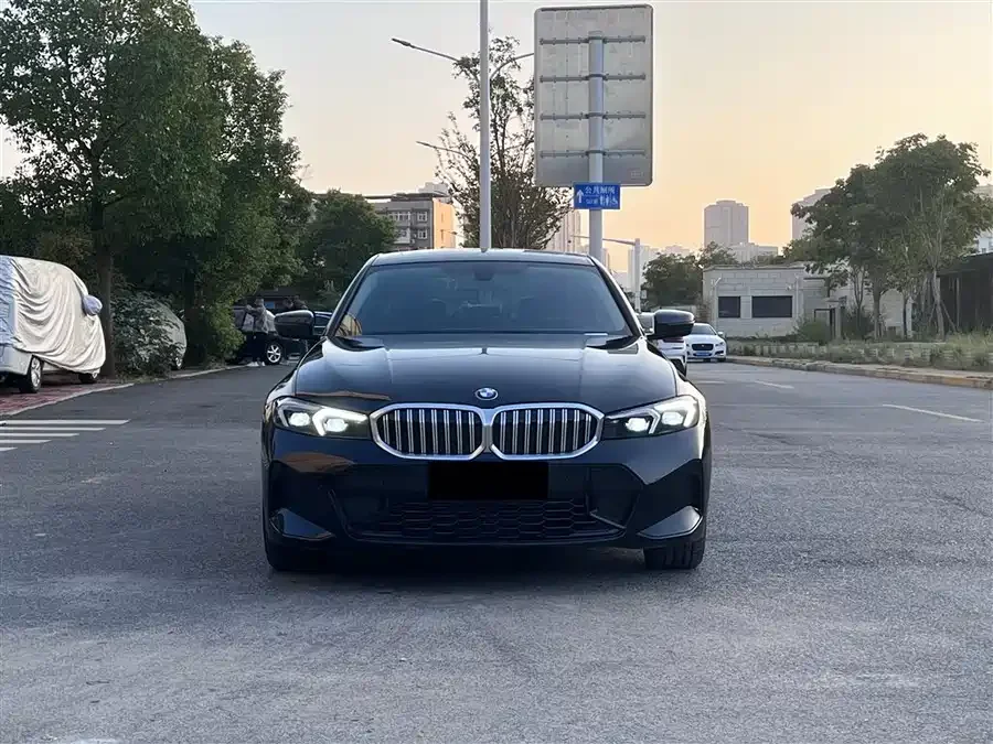 2023 BMW 3 Series 320Li M Sport Package - миниатюра 2