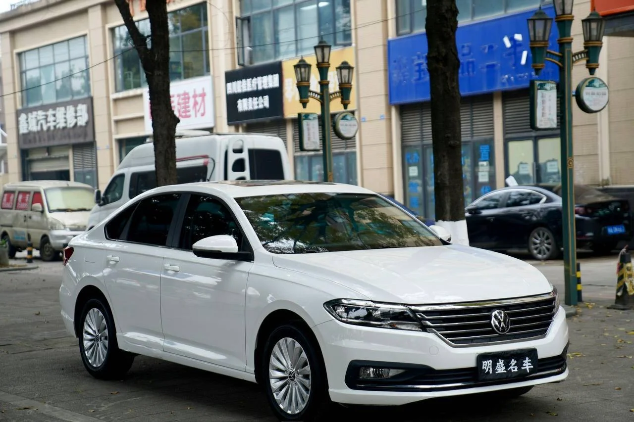 Volkswagen Lavida - миниатюра 2