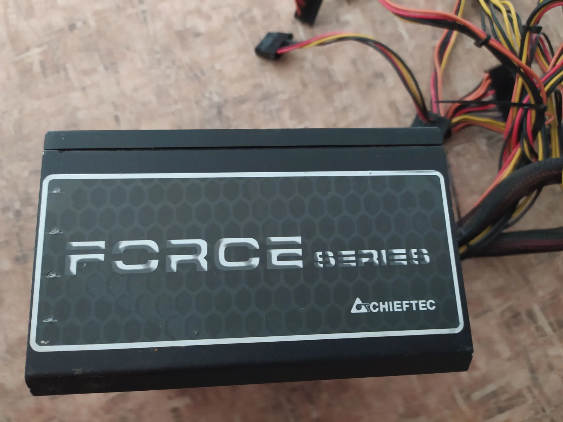 Блок питания компьютерный Chieftec 750w - миниатюра 2