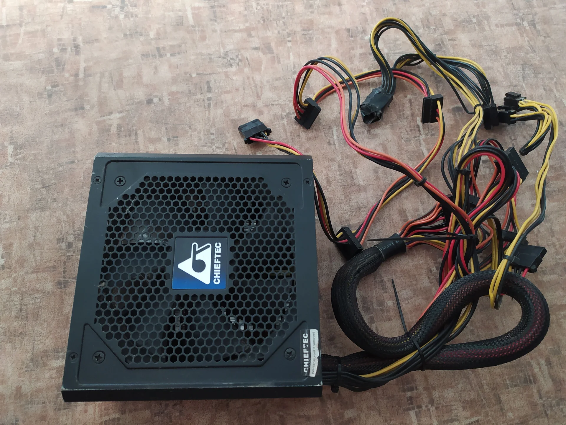 Блок питания компьютерный Chieftec 750w - миниатюра 3