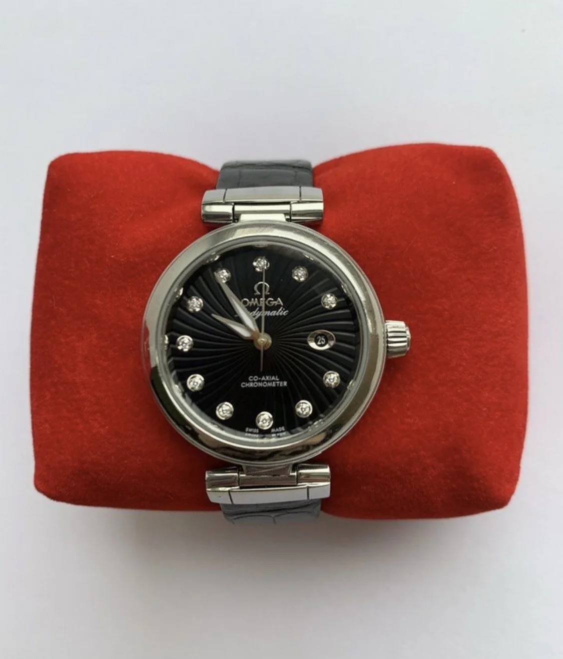 Часы Omega с бриллиантами 42533342051001 оригинал - изображение 1