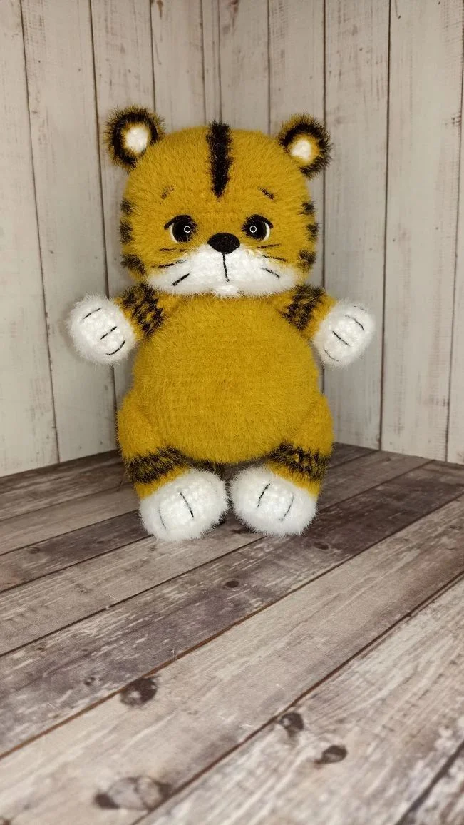 Вязаная игрушка тигрёнок - миниатюра 3
