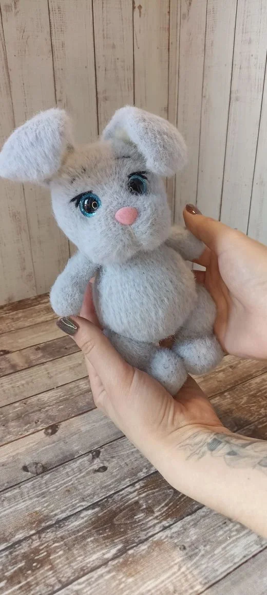 Вязаная игрушка зайка - миниатюра 3