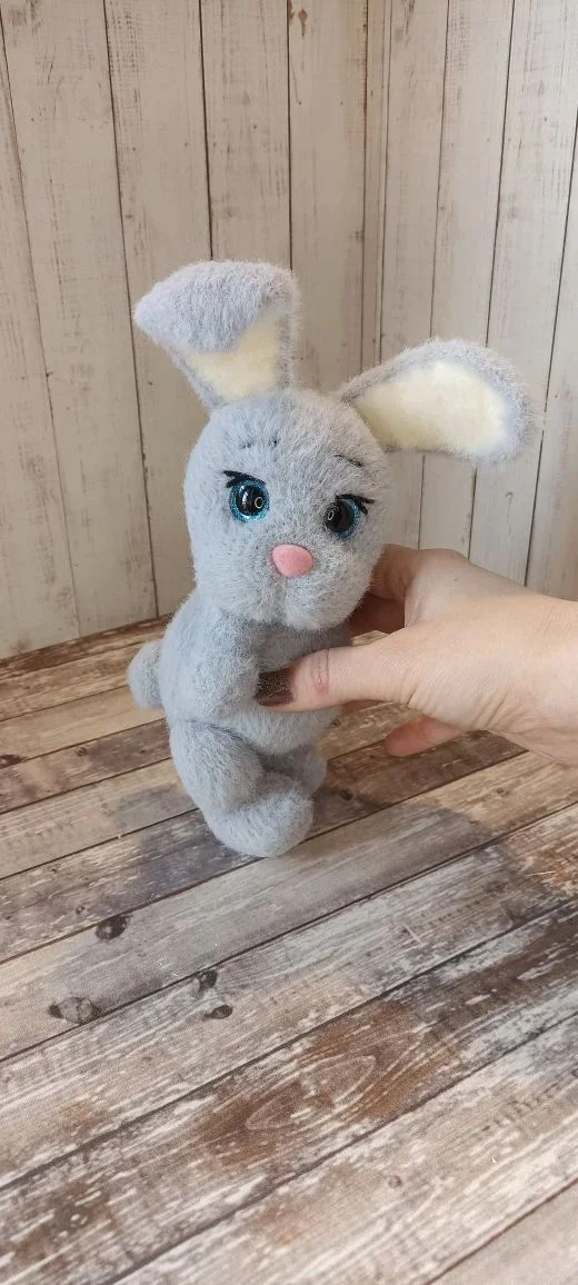 Вязаная игрушка зайка - миниатюра 4