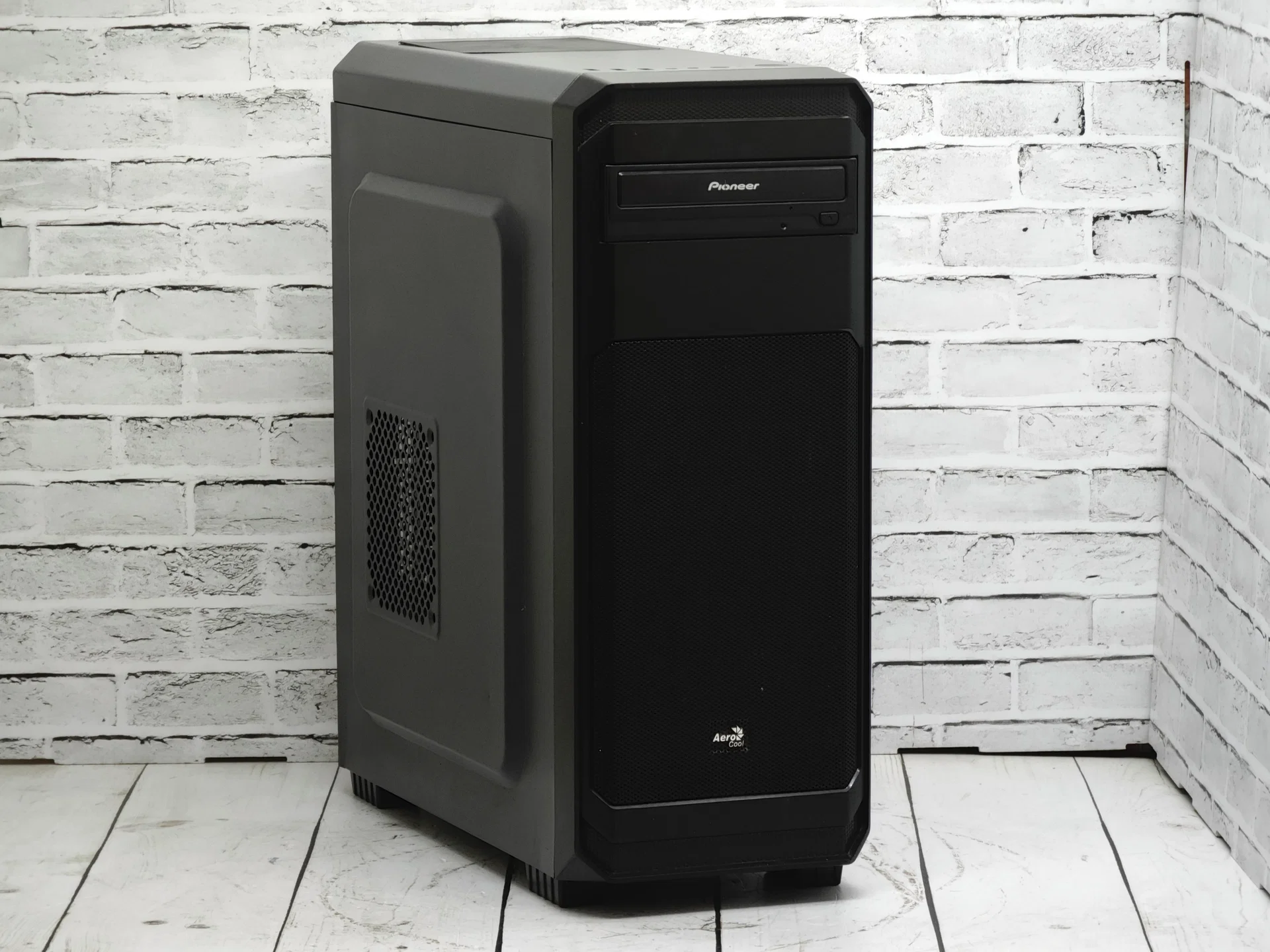 Корпус ATX Aerocool AERO-300 б/у - изображение 1