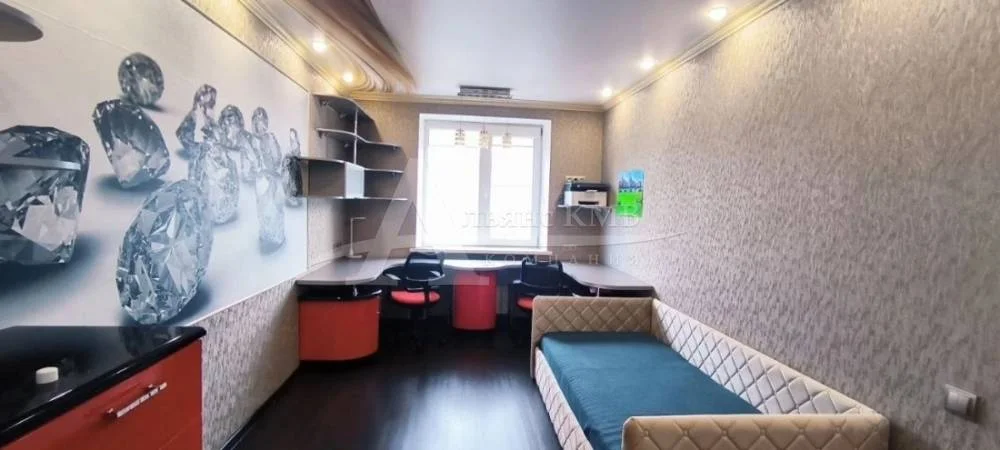 Трехкомнатная квартира, 100 кв.м. - миниатюра 5
