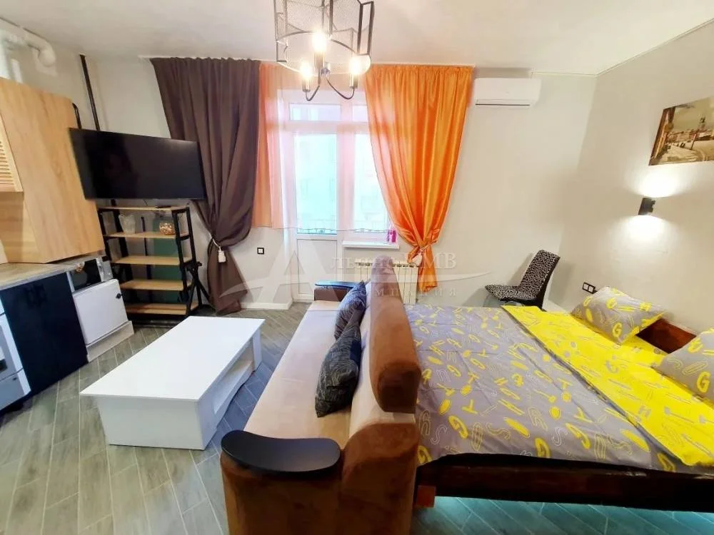 Трехкомнатная квартира, 75 кв.м. - миниатюра 2