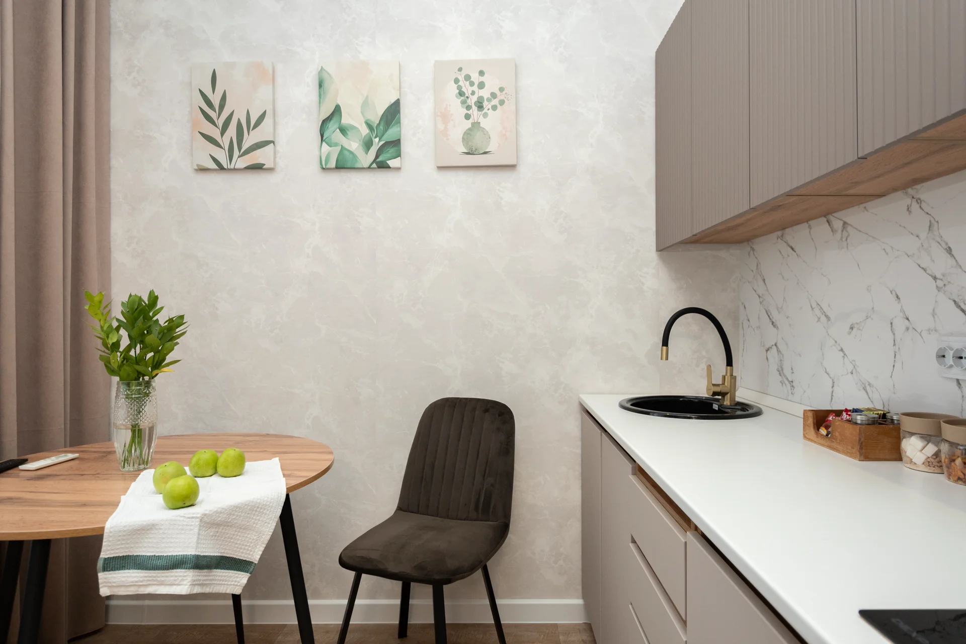 Рядом Ледовый дворец, МНТК, Академ городок, ИРНИТУ - миниатюра 7