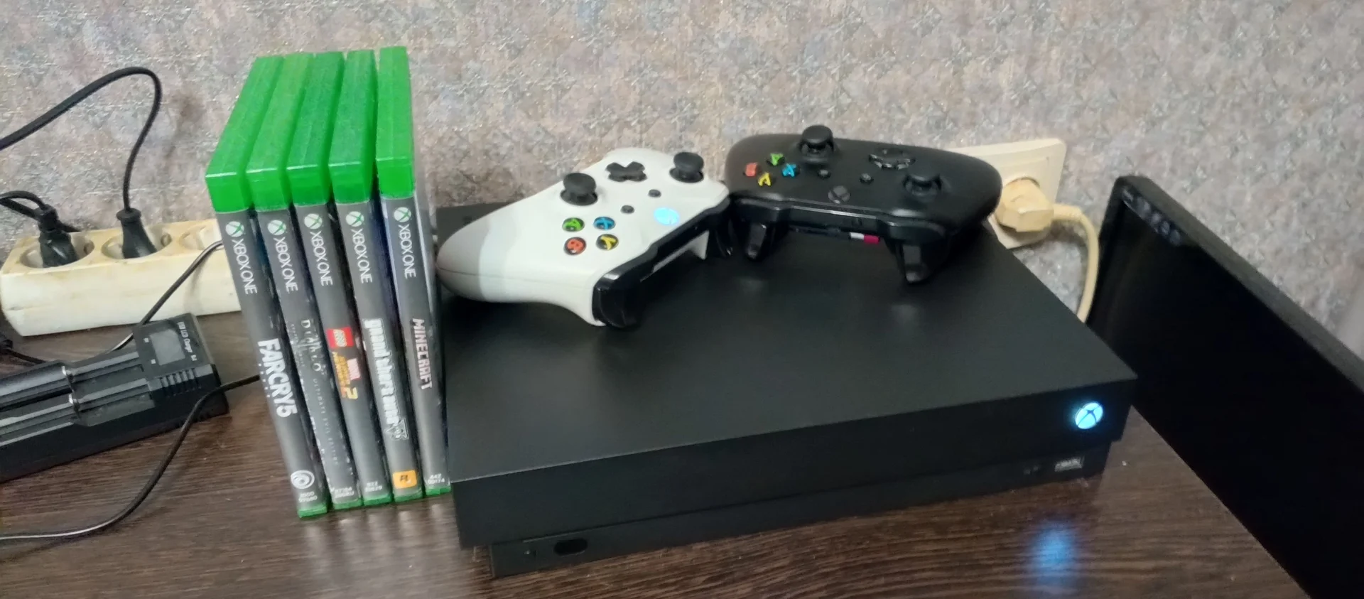 Xbox one X с играми - изображение 1