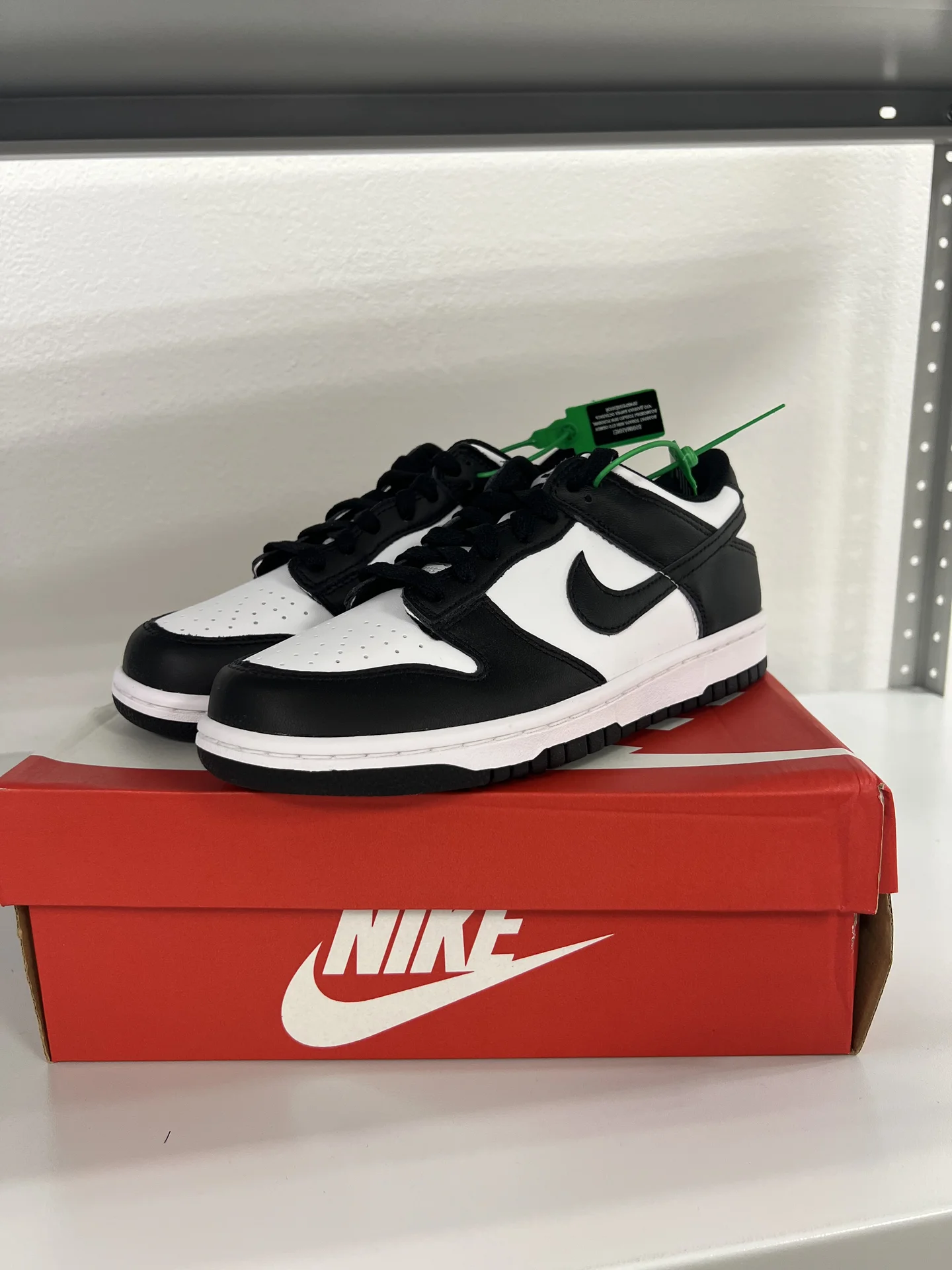 Nike dunk low black white - изображение 1
