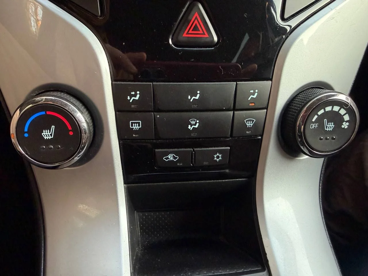 Chevrolet Cruze 2013г 1.8л 141 л.с. - миниатюра 8