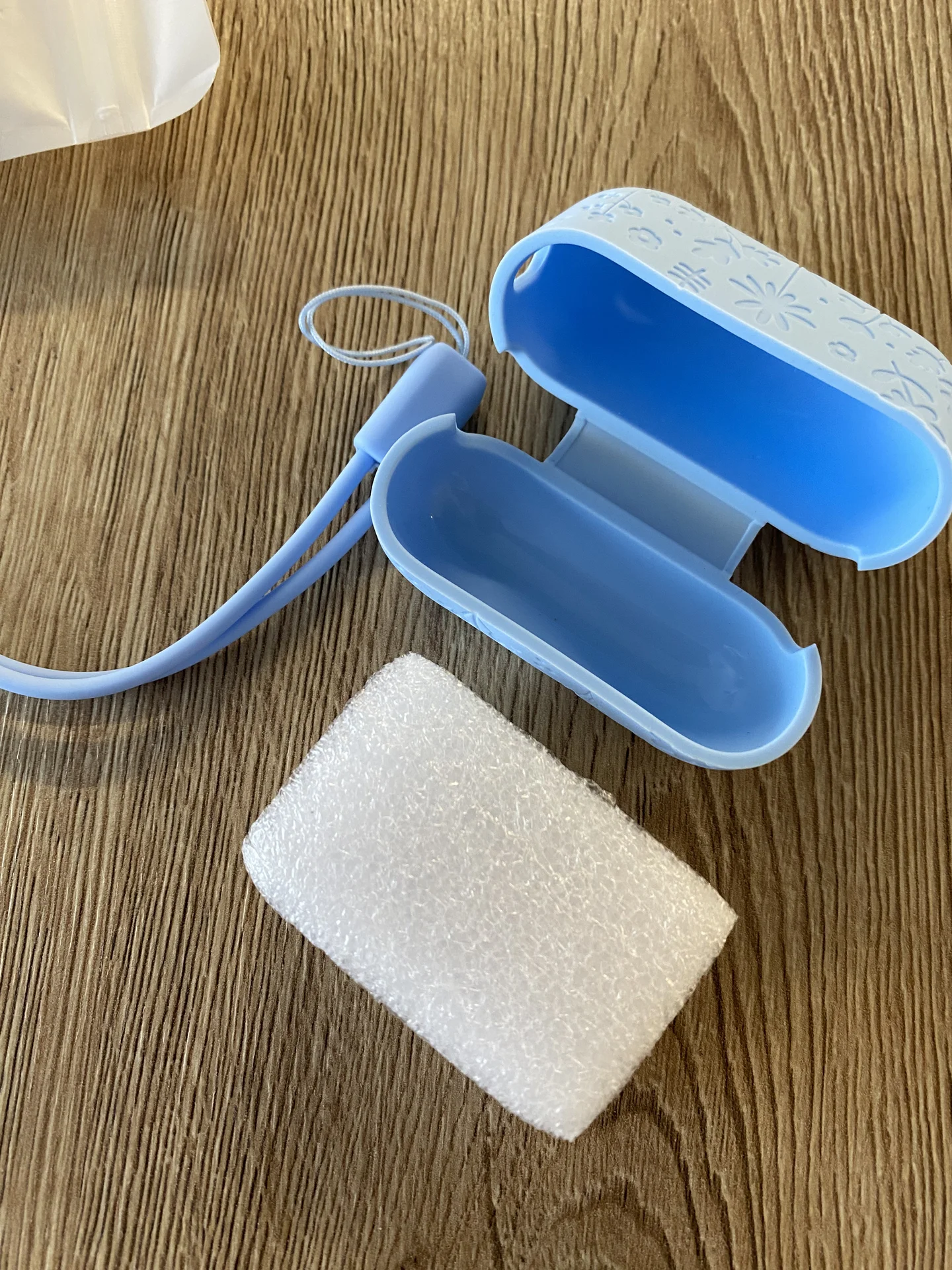 Чехол на AirPods Pro 2 - миниатюра 4