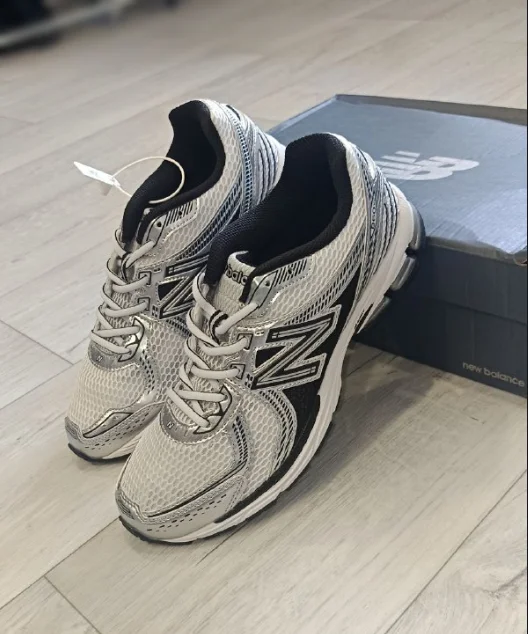 Кроссовки унисекс New Balance 860v2 серые - миниатюра 3