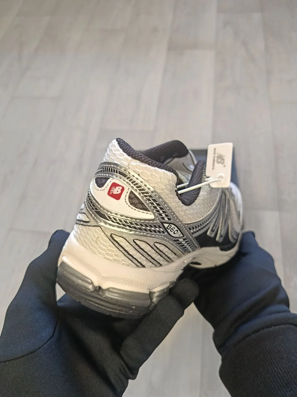 Кроссовки унисекс New Balance 860v2 серые - миниатюра 5