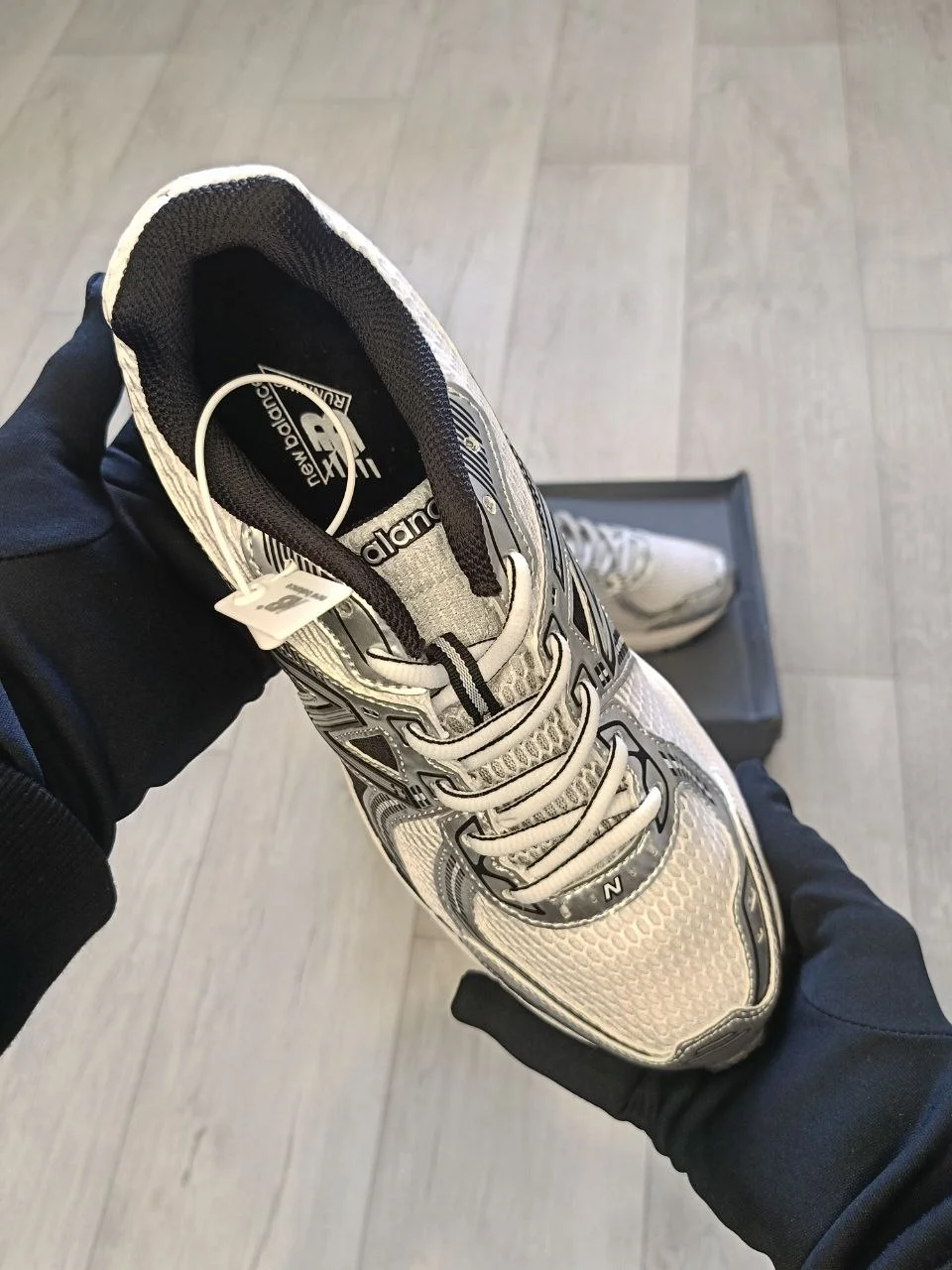 Кроссовки унисекс New Balance 860v2 серые - миниатюра 6