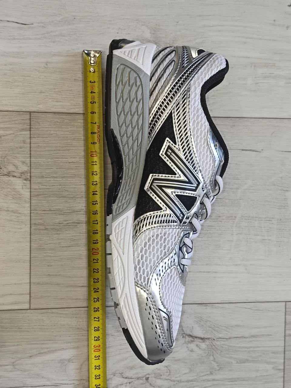 Кроссовки унисекс New Balance 860v2 серые - миниатюра 9