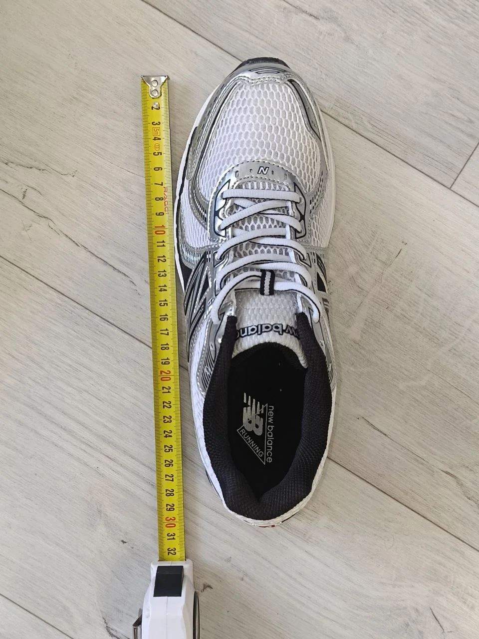 Кроссовки унисекс New Balance 860v2 серые - миниатюра 10