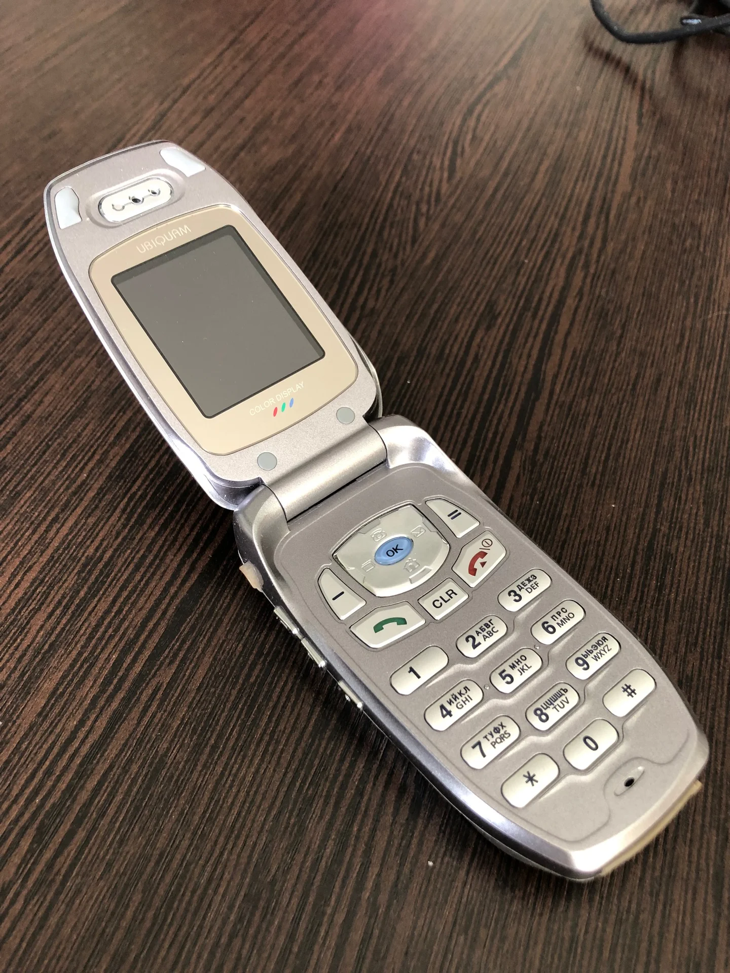 Телефон Ubiquam U-100, 1 SIM - изображение 1