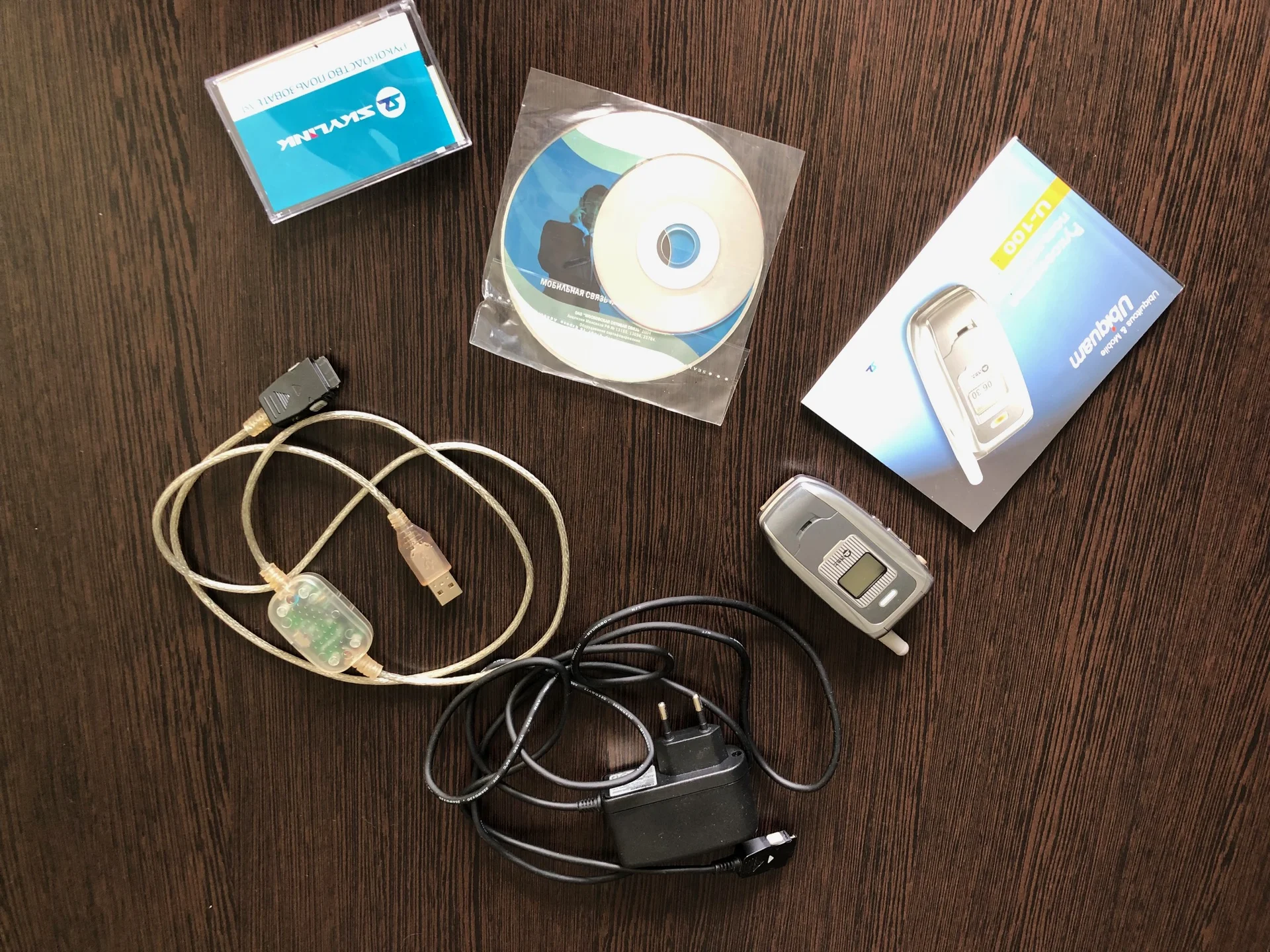 Телефон Ubiquam U-100, 1 SIM - миниатюра 3