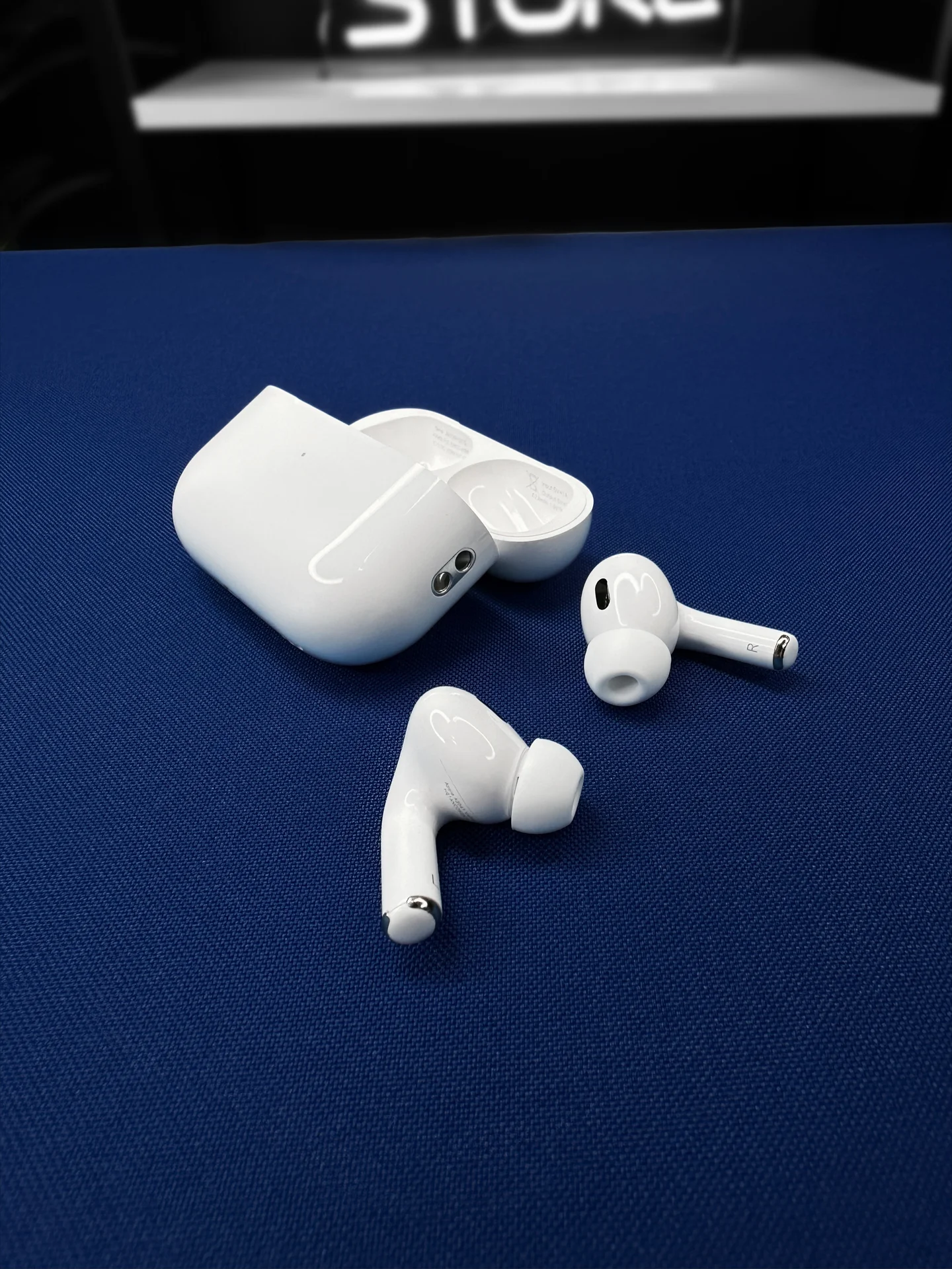 AirPods Pro 2 с шумоподавлением + чехол - миниатюра 4