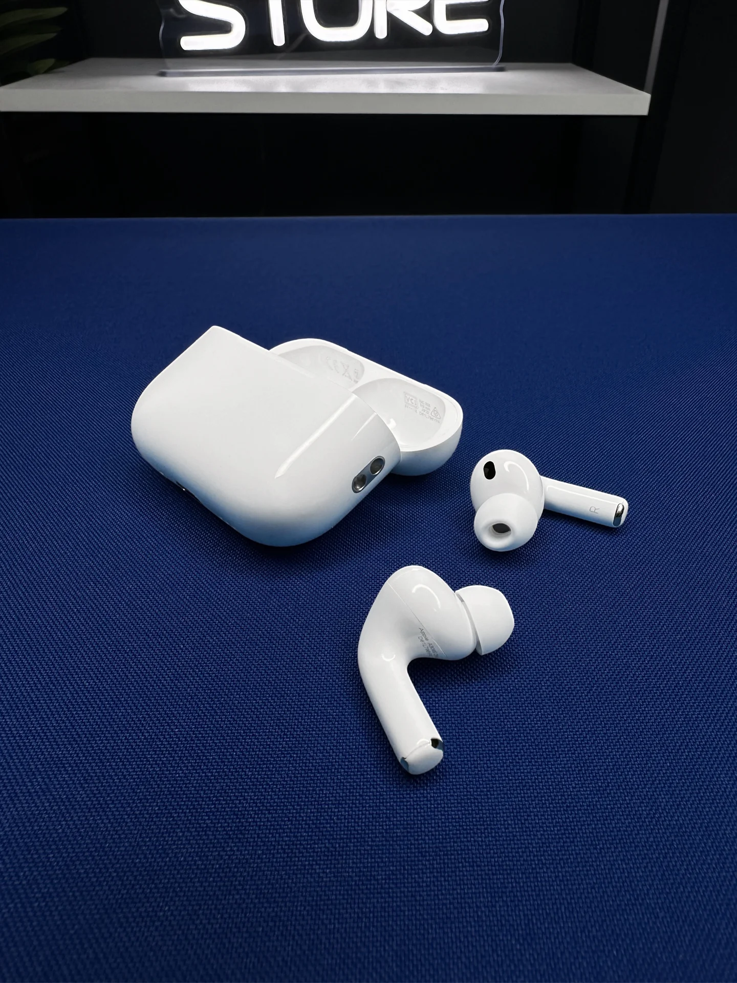 AirPods Pro 3 с шумоподавлением + чехол - миниатюра 4