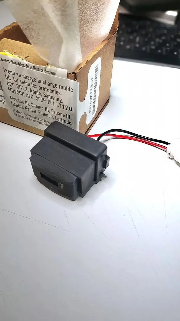USB розетка Renault Scenic Megane Lada - миниатюра 4