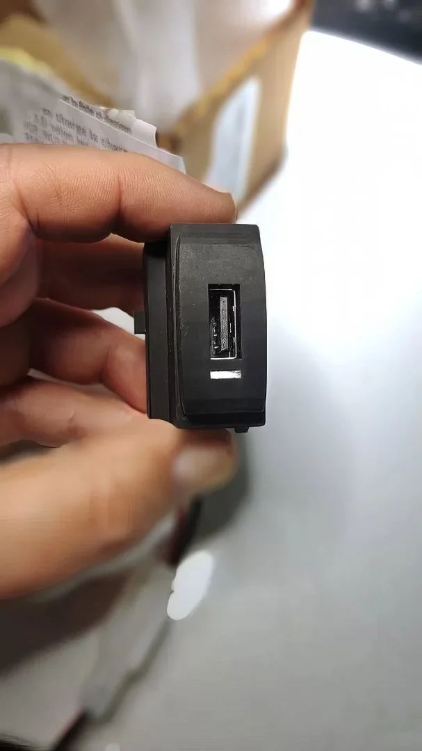 USB розетка Renault Scenic Megane Lada - миниатюра 8