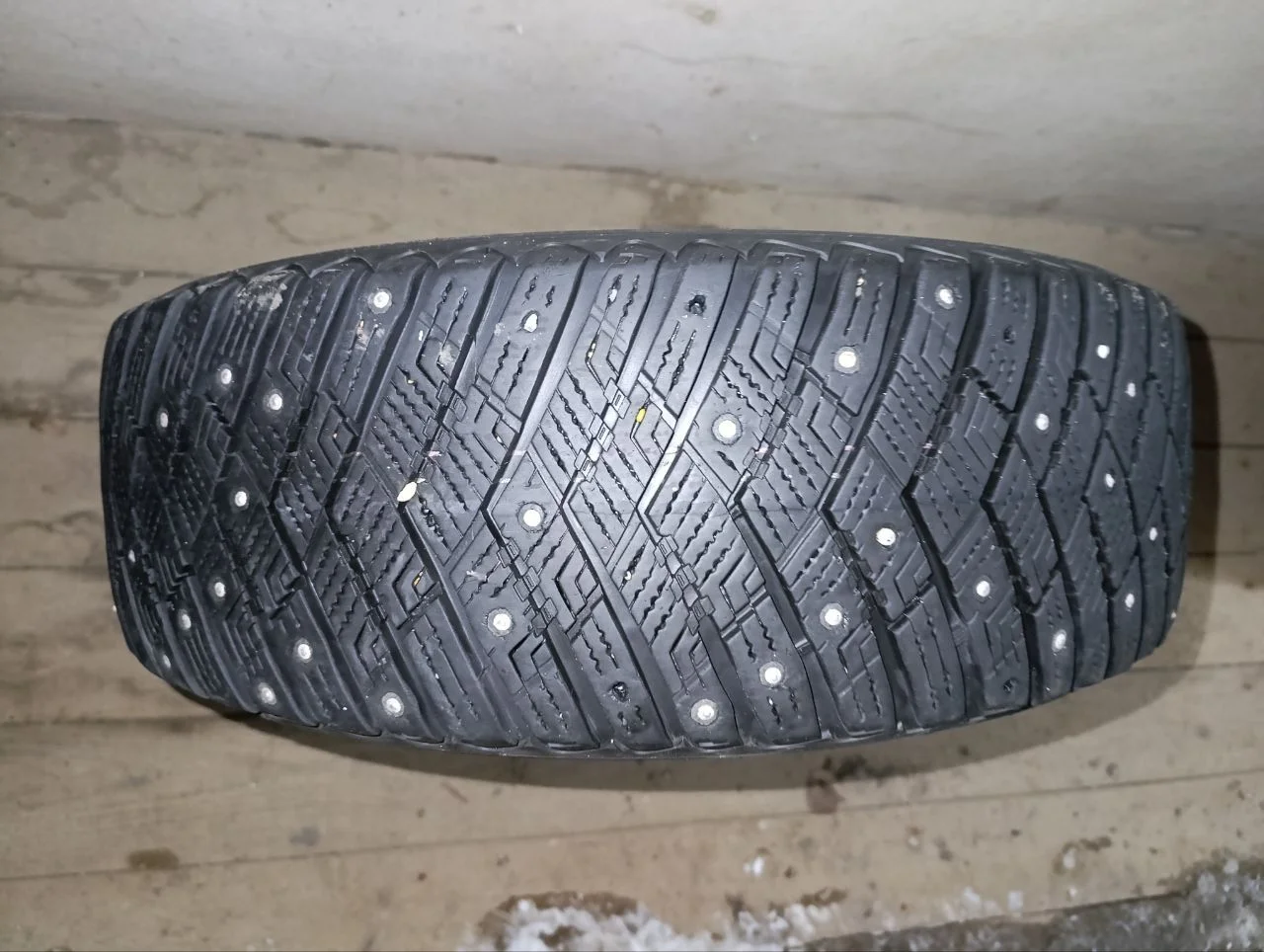 Шины Goodyear UltraGrip Ice Arctic SUV 215/65 R17 - изображение 1