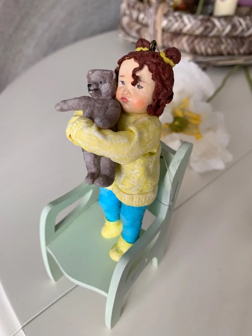 Ватная елочная игрушка девочка с мишкой - миниатюра 2