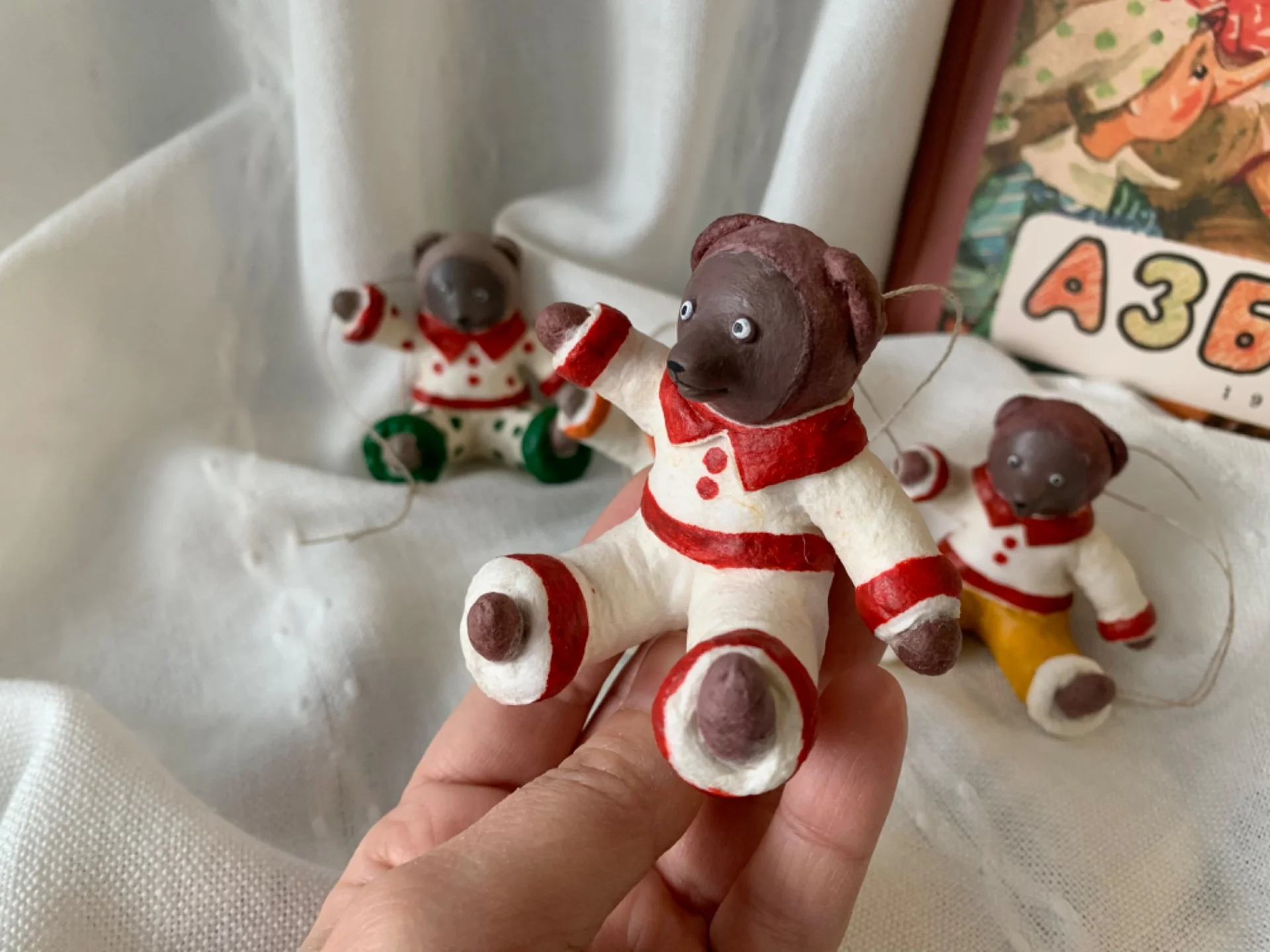 Ватная елочная игрушка медведь в костюме - миниатюра 2