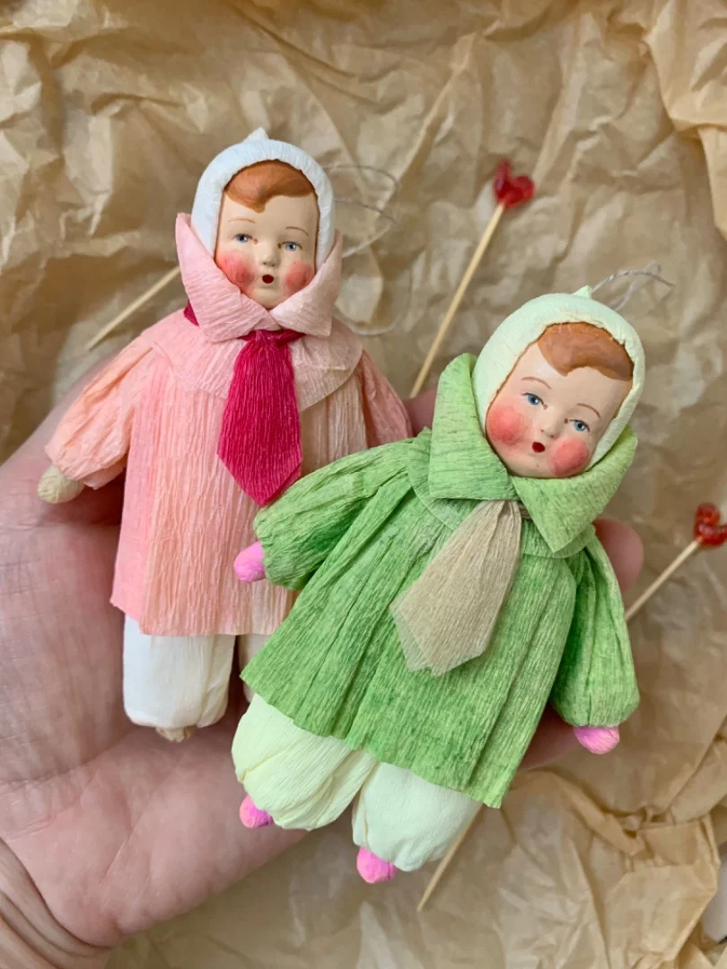 Ватная елочная игрушка Таня в пальто - миниатюра 2