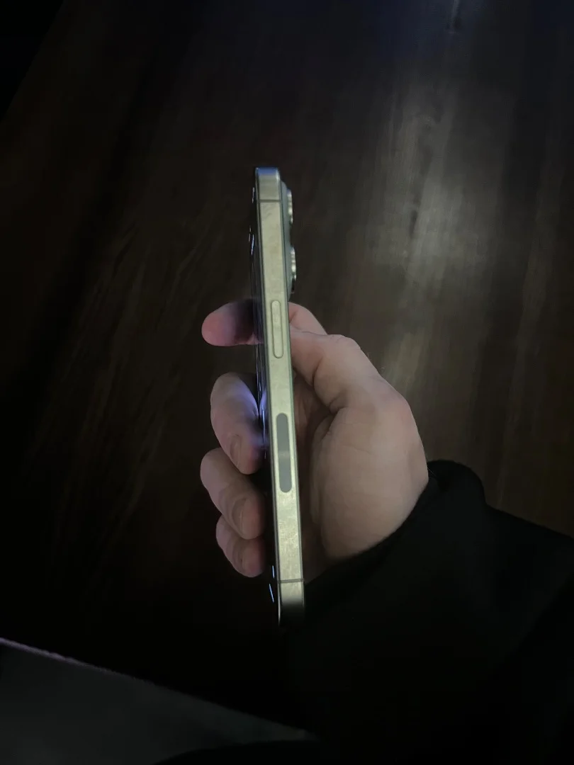 iPhone 15 Pro, серый, в идеальном состоянии - миниатюра 2