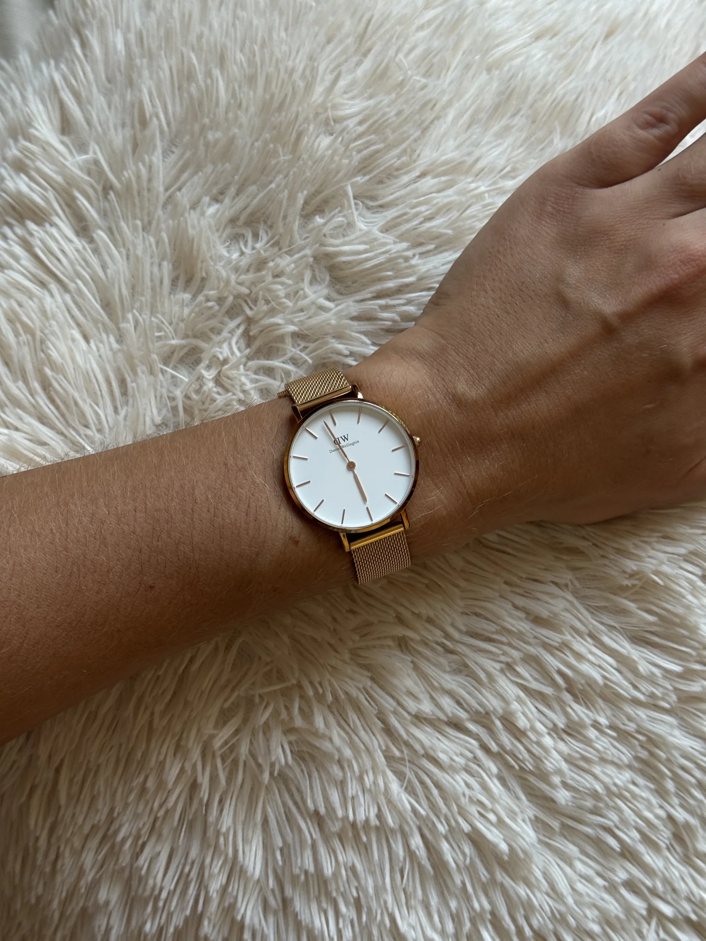 Наручные часы Daniel Wellington - изображение 1