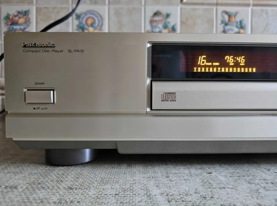 CD проигрыватель Panasonic - миниатюра 2