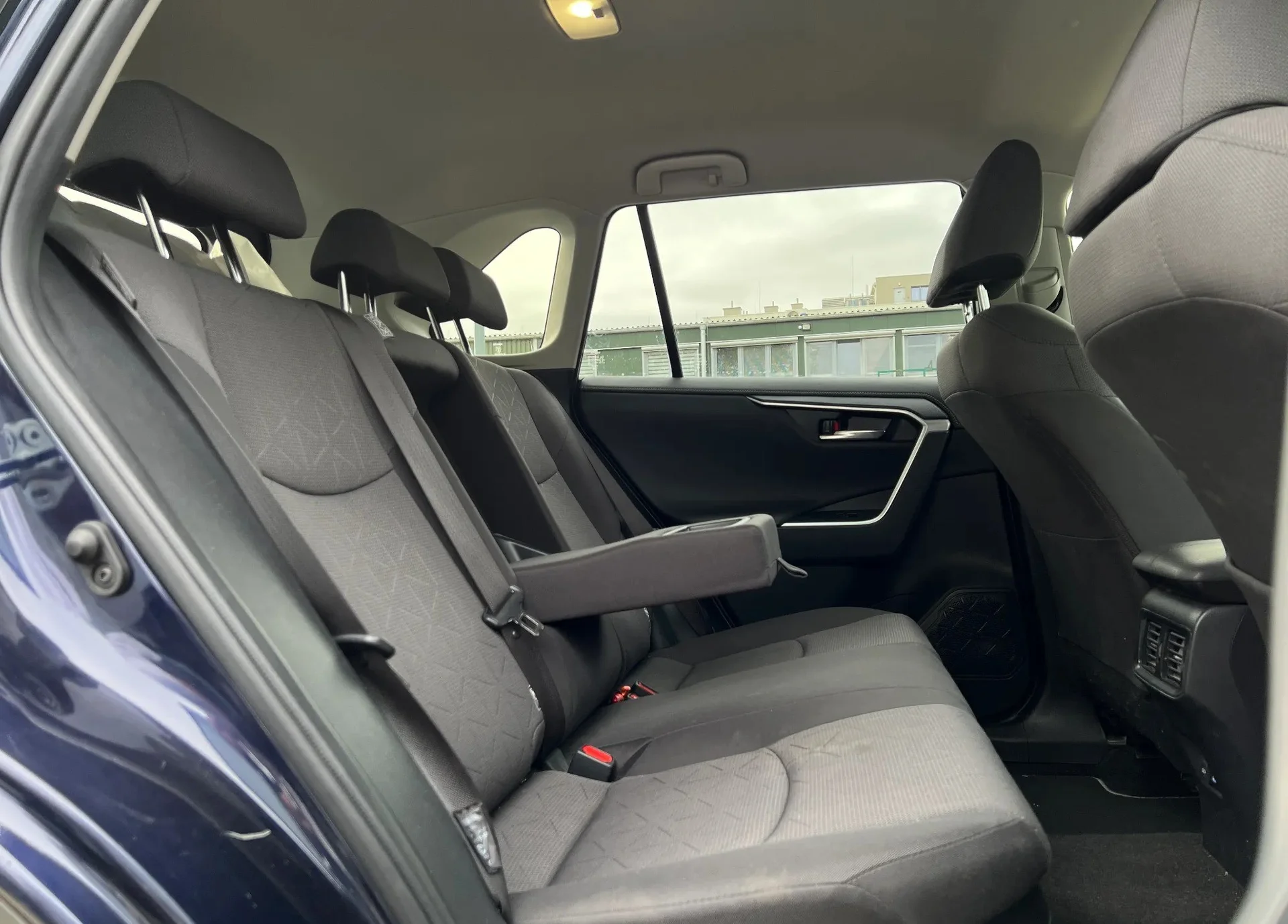 Toyota RAV4 - миниатюра 10