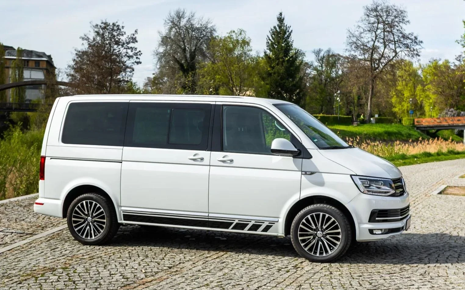 Volkswagen Multivan - миниатюра 2