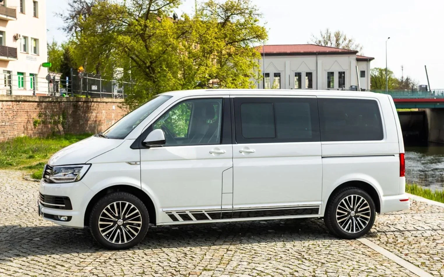 Volkswagen Multivan - миниатюра 3