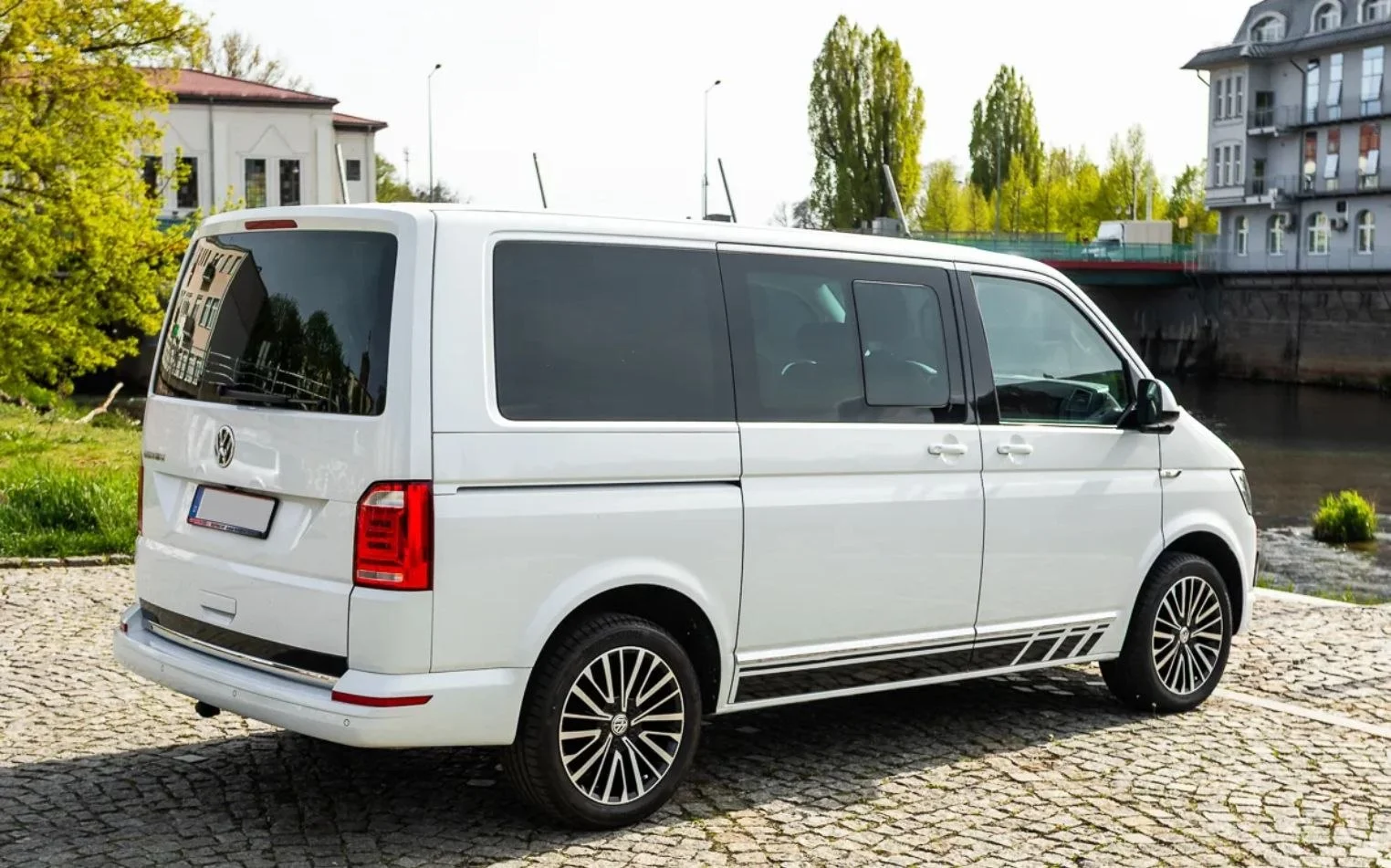 Volkswagen Multivan - миниатюра 5