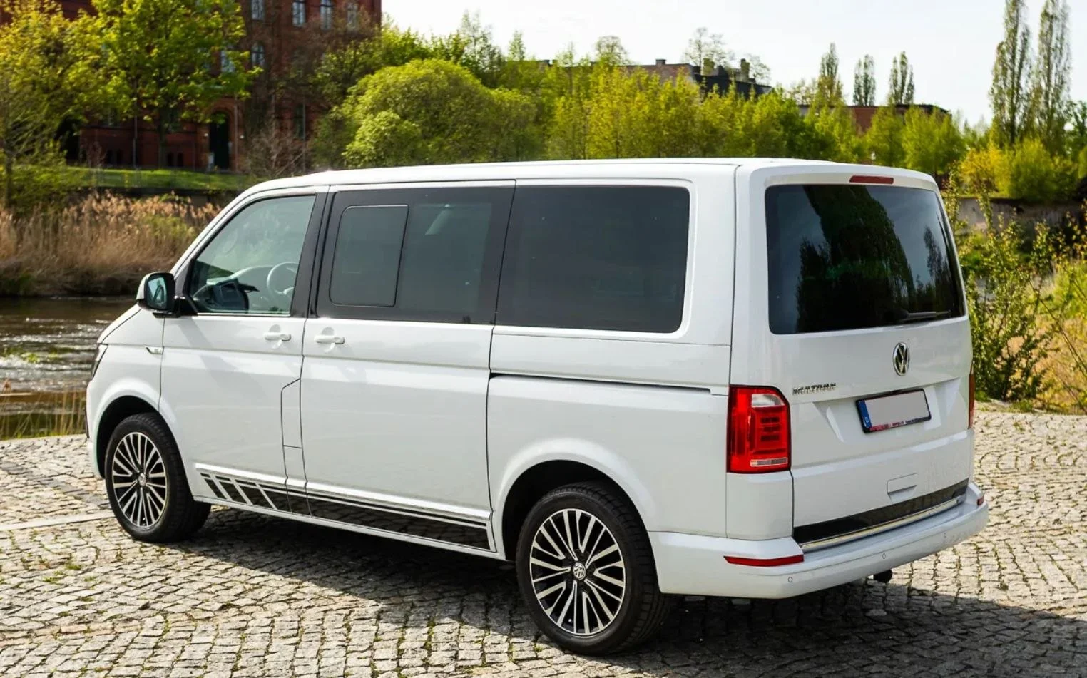 Volkswagen Multivan - миниатюра 6