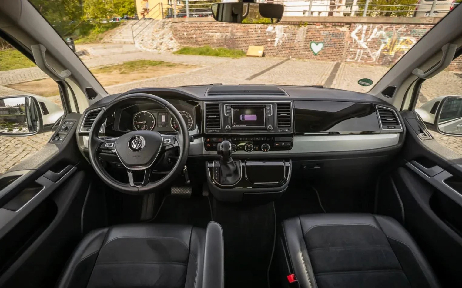 Volkswagen Multivan - миниатюра 7