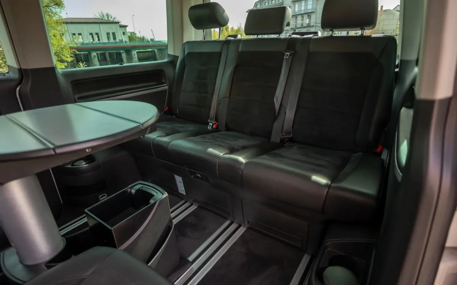 Volkswagen Multivan - миниатюра 9