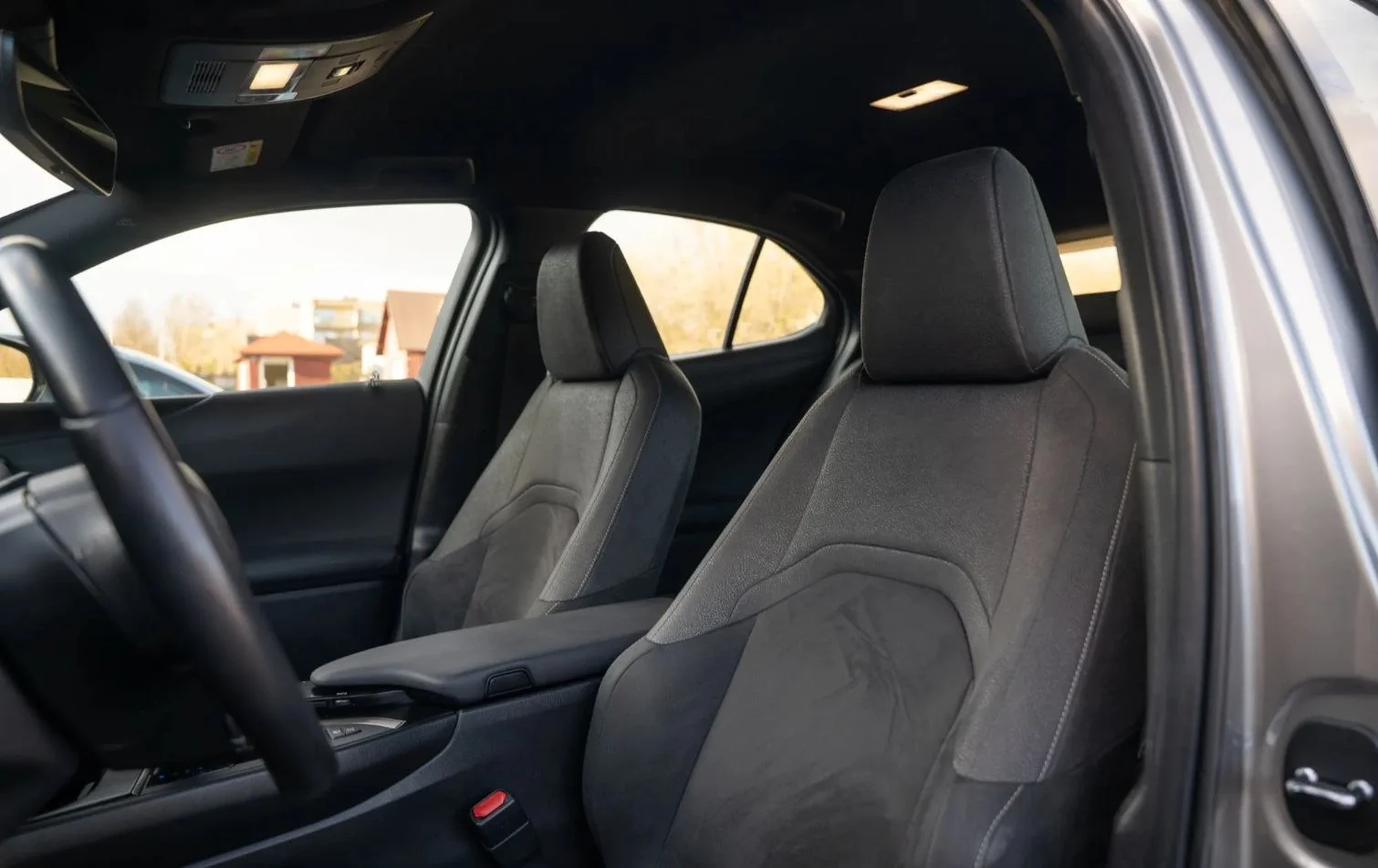 Lexus UX 250h - миниатюра 7