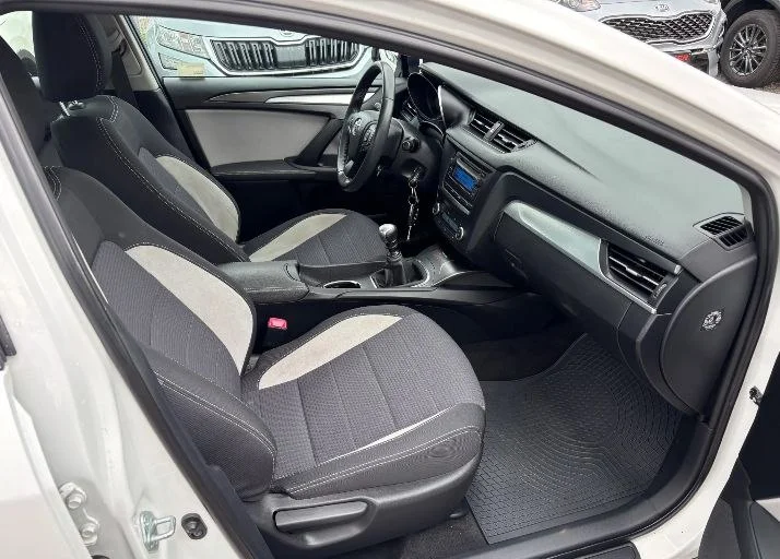 Toyota Avensis - миниатюра 8
