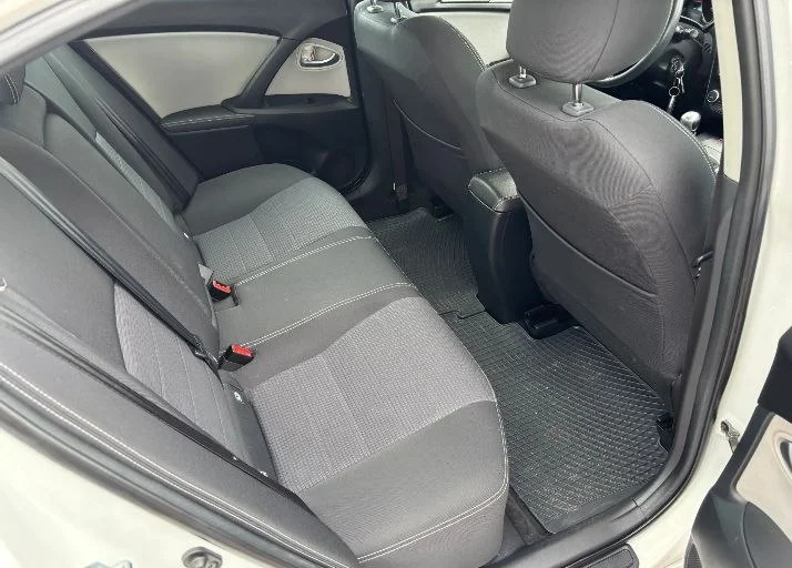 Toyota Avensis - миниатюра 10