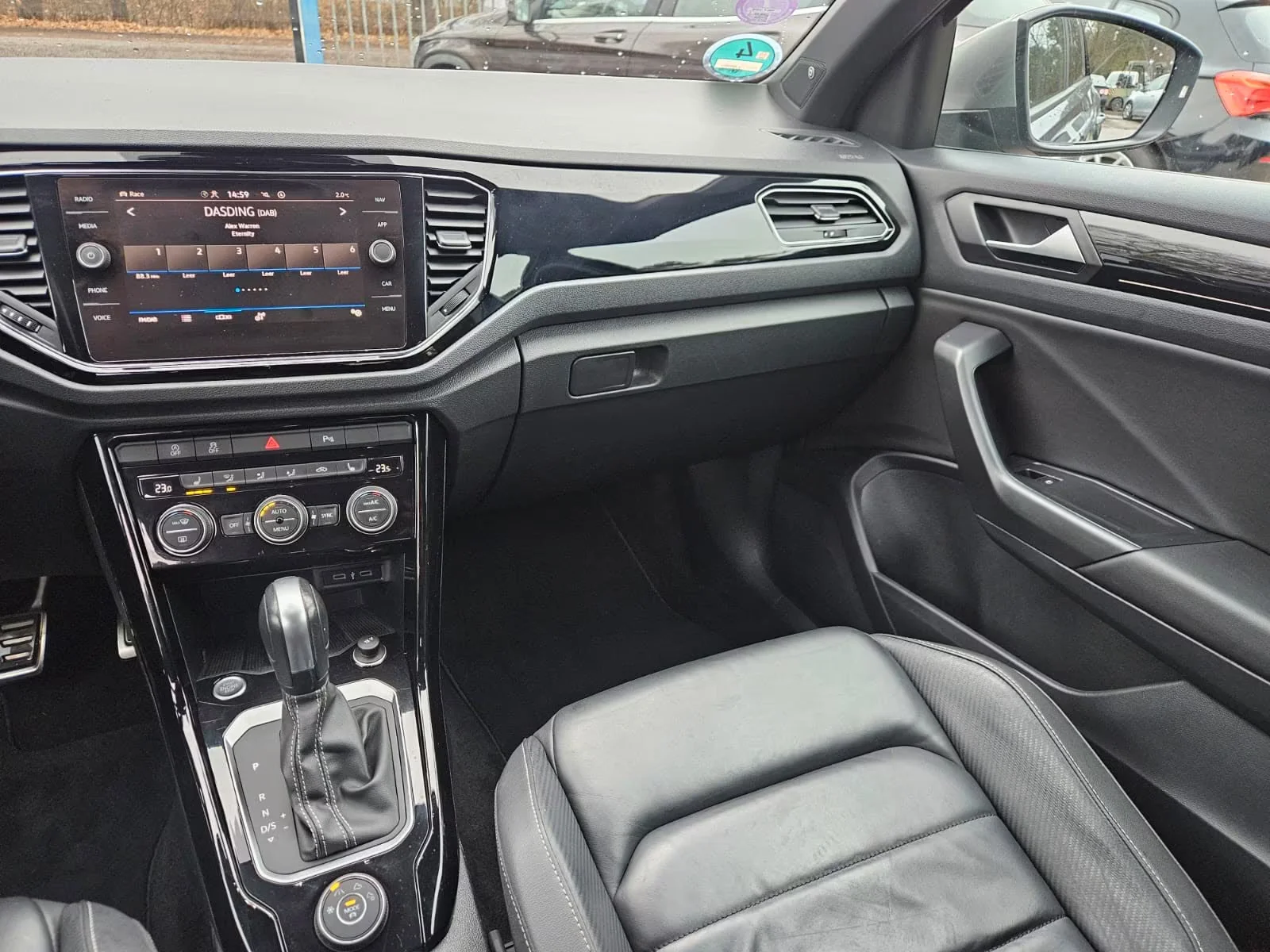 Volkswagen T-Roc - миниатюра 9