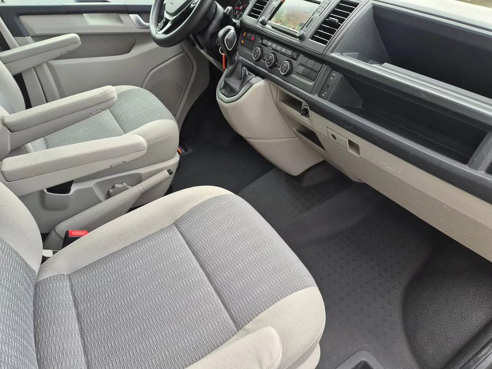 Volkswagen T6 Caravelle - миниатюра 8