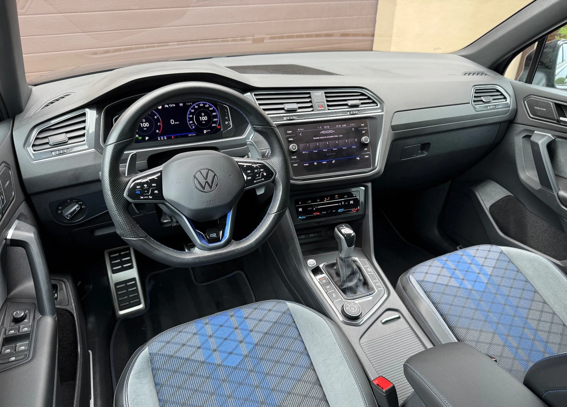 Volkswagen Tiguan - миниатюра 7