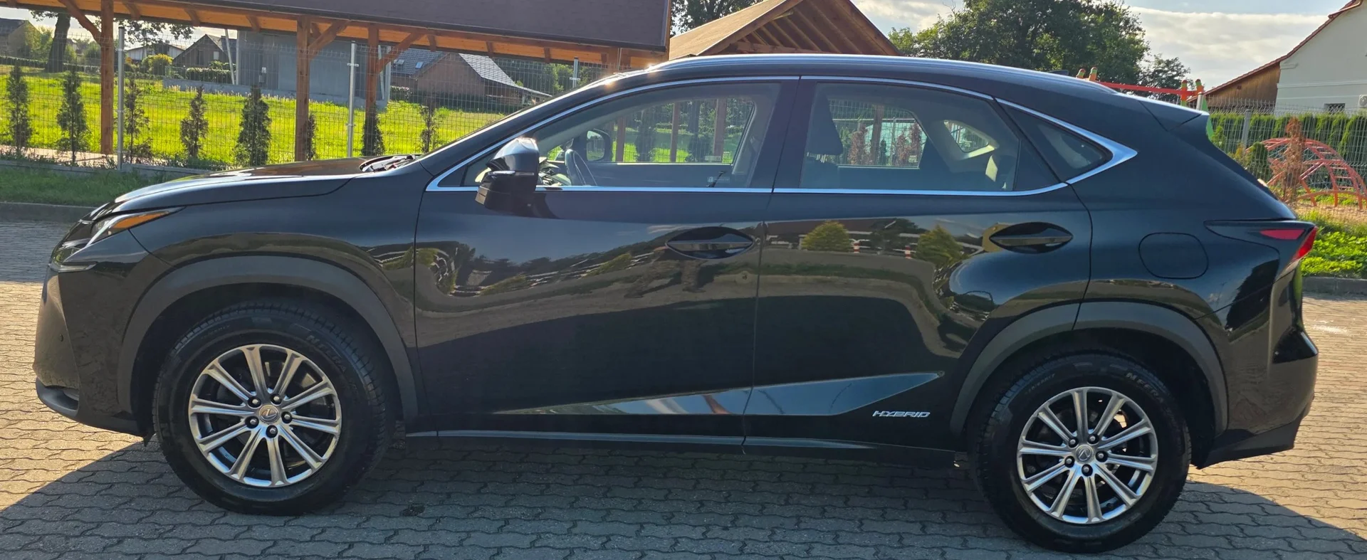 Lexus NX 300h - миниатюра 3